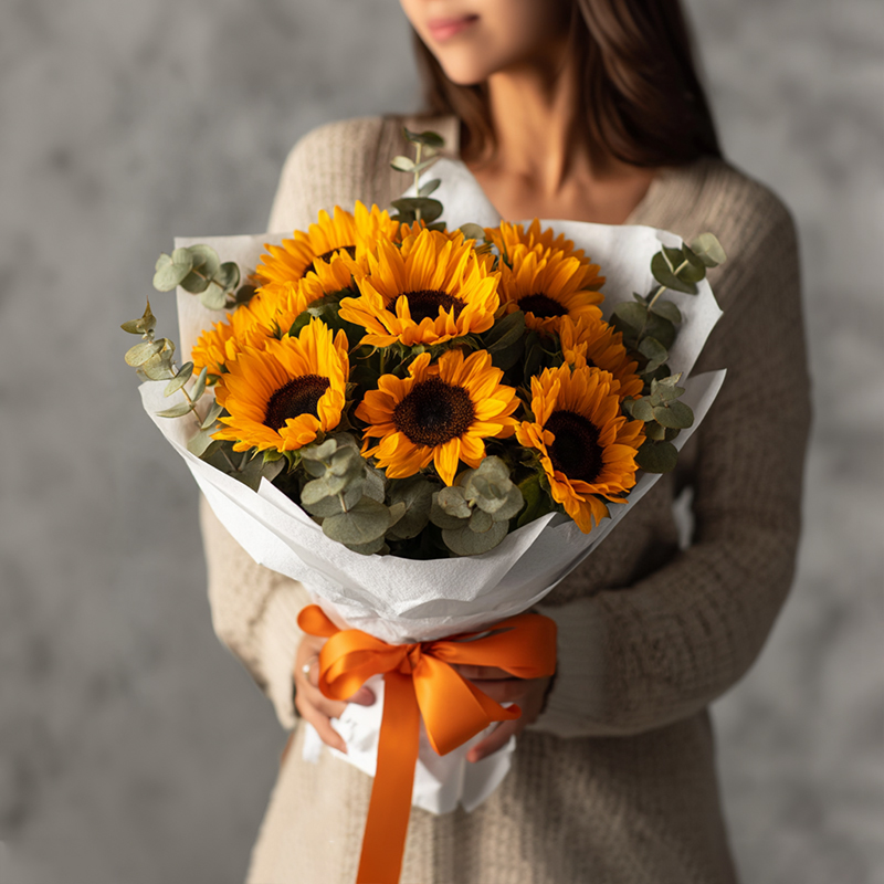 How much does it cost to get custom flowers for Margaret Drive anniversary?